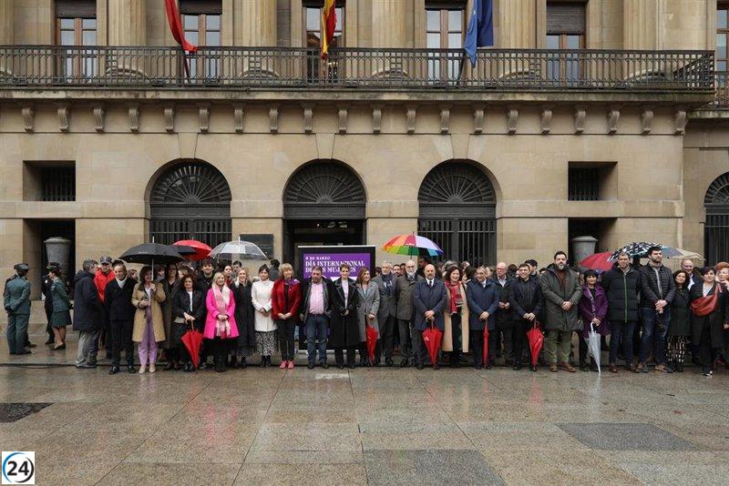 Instituciones de Navarra se unen en concentración por el Día de la Mujer.