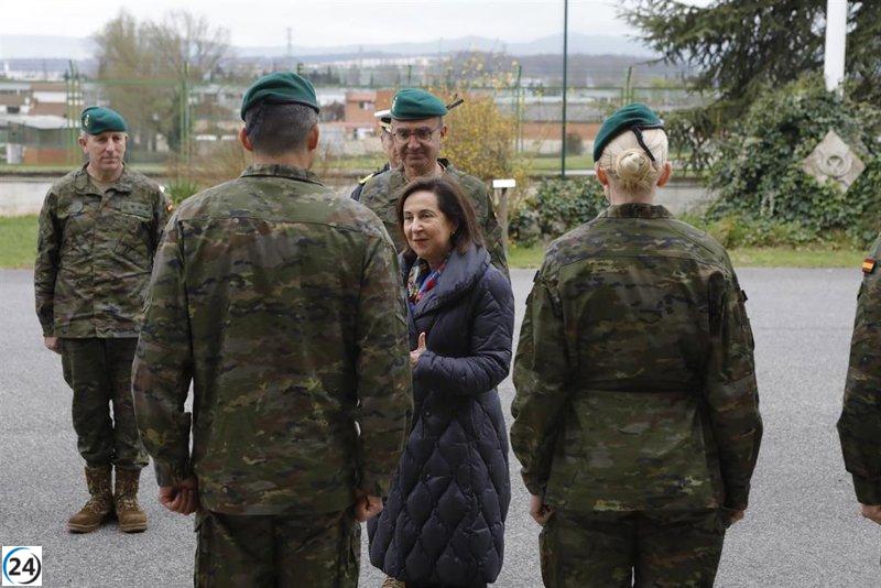 Margarita Robles muestra su apoyo a soldados afectados por hipotermia en Aizoáin.