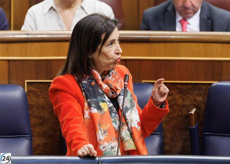 Robles justifica las maniobras militares en las Bardenas ante EH Bildu.
