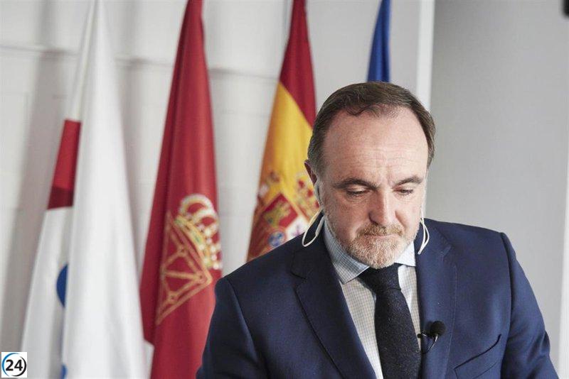 Esparza critica la actitud presuntuosa del PP con el voto de UPN, García lamenta falta de alternativas.