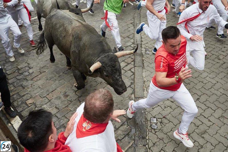 Seis heridos en encierro de Sanfermines con toros de José Escolar, trasladados al hospital.