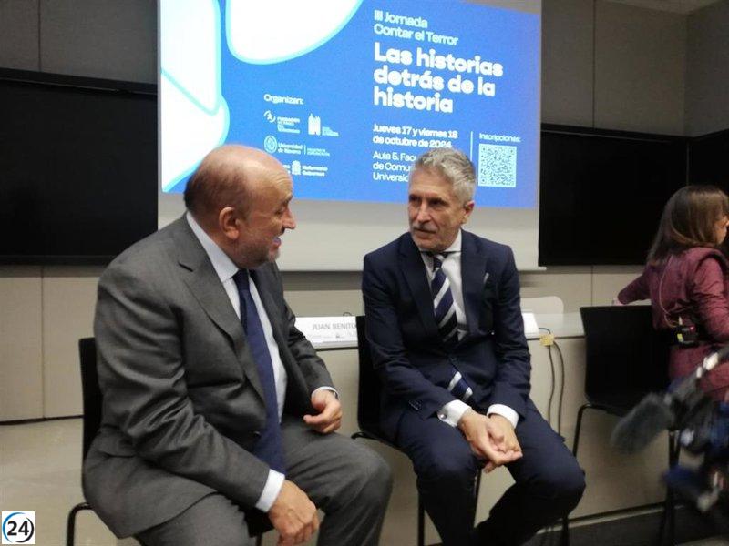 El ministro Grande-Marlaska denuncia que el terrorismo utiliza espacios de libertad para difundir sus mensajes de odio.