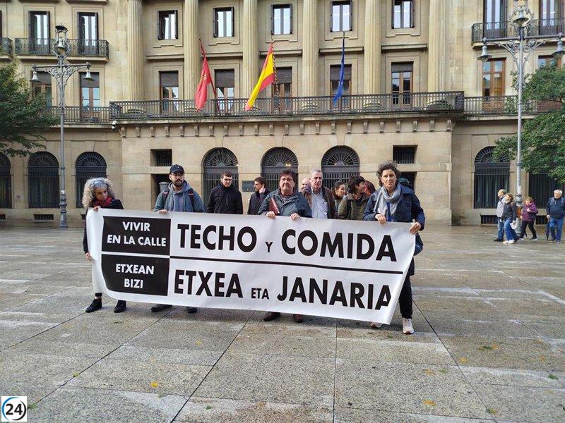 Organizaciones denuncian la precaria situación de las personas sin hogar ante las autoridades de Navarra y Pamplona.