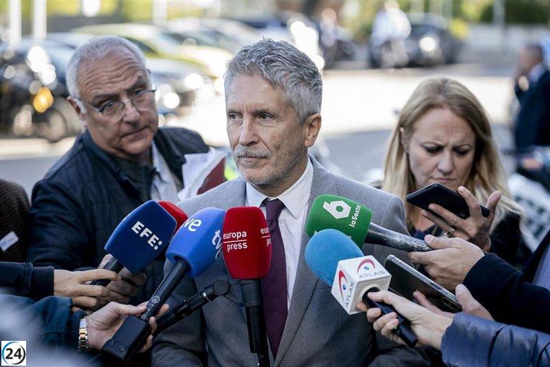 Marlaska condena insultos de jóvenes en Universidad de Navarra y llama a actuar contra el acoso.