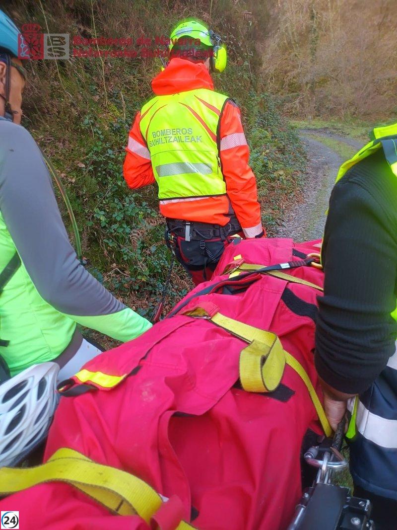 Rescatan a un ciclista de 65 años tras sufrir una caída en Goizueta.