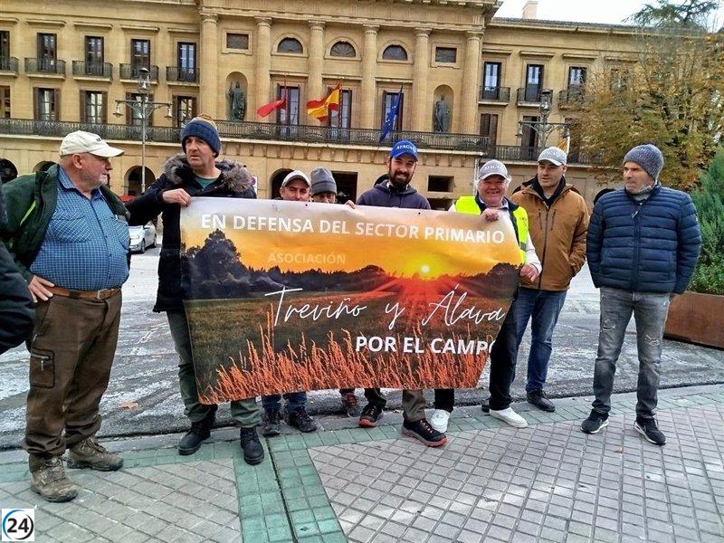 Agricultores y ganaderos de Pamplona exigen condiciones para competir con productos fuera de Europa.