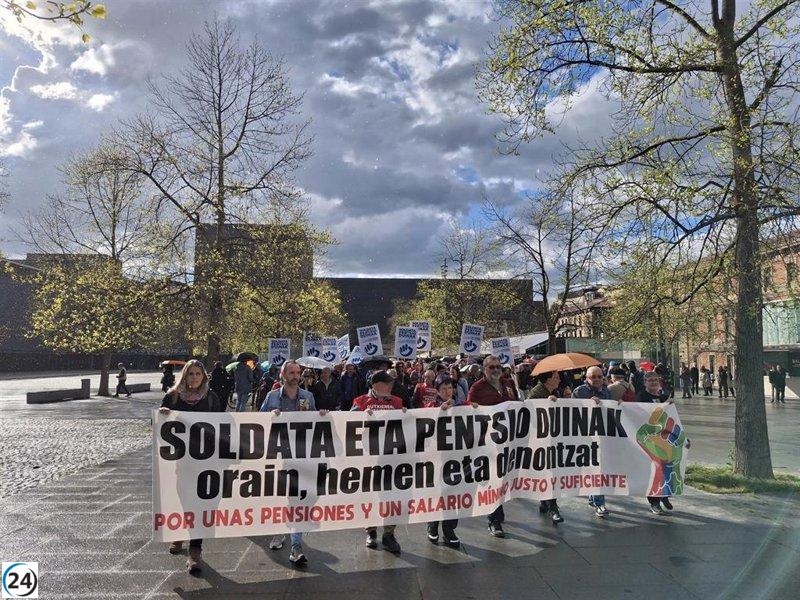 Pamplona exige salarios y pensiones dignas en una contundente protesta.