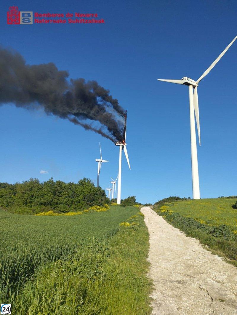 Fuego consume aerogenerador en parque eólico de Muruarte de Reta.