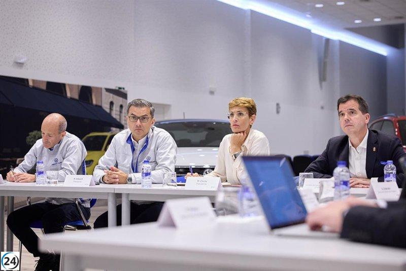 Volkswagen Navarra informa a Chivite sobre el progreso adecuado de las obras de electrificación.