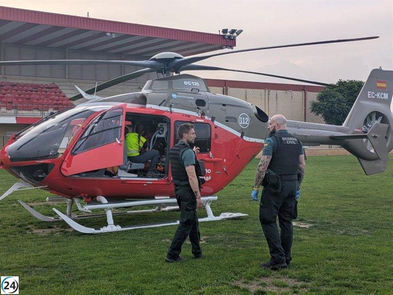 Agentes de la Policía de Castejón rescatan a un hombre de 44 años en emergencia médica.