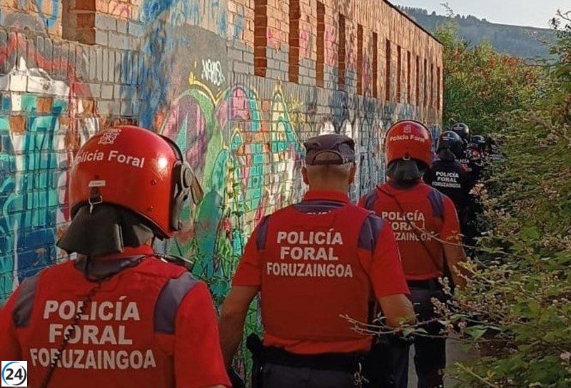 Detienen a dos personas en un edificio tomado en Aranzadi por robo, mientras varios otros son señalados en una agresión colectiva.