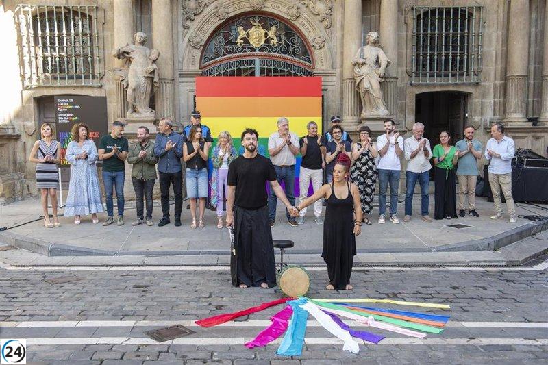 Pamplona reitera su apoyo a la igualdad plena en el Día LGTBI+.