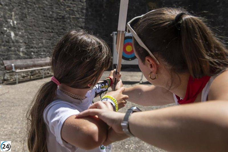 Los niños brillan en el programa del Día de San Fermín este jueves.