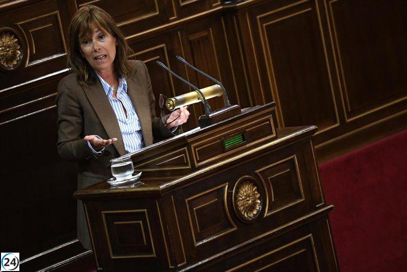 Barkos aboga por vender únicamente billetes con asiento en el tren Pamplona-Zaragoza hasta el esperado reemplazo de los vehículos.