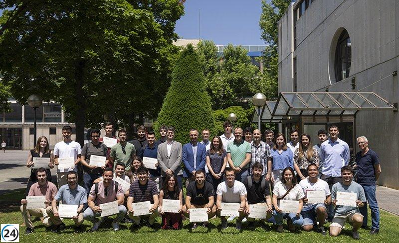 La UPNA celebra la graduación de 41 estudiantes en energías renovables a través de sus másteres de ingeniería.