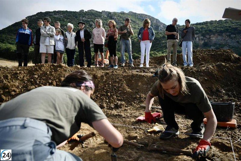 Restos de dos víctimas de la Guerra Civil recuperados en Muniáin de Guesálaz.