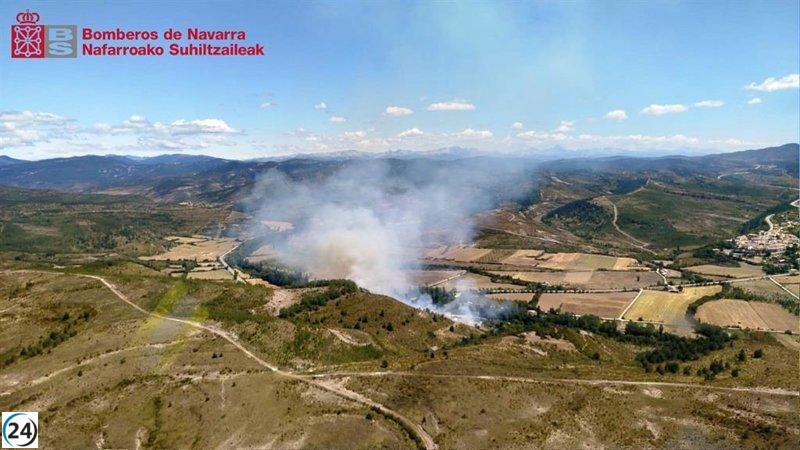 Incendio en Huertas del Arcalete, Navascués, bajo control tras afectar campo y bosque.
