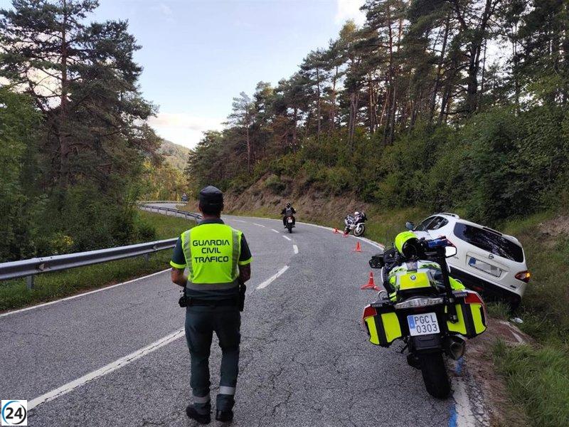 Accidente en Esteribar deja a dos heridos, incluido un niño, tras colisión entre coche y motocicleta.