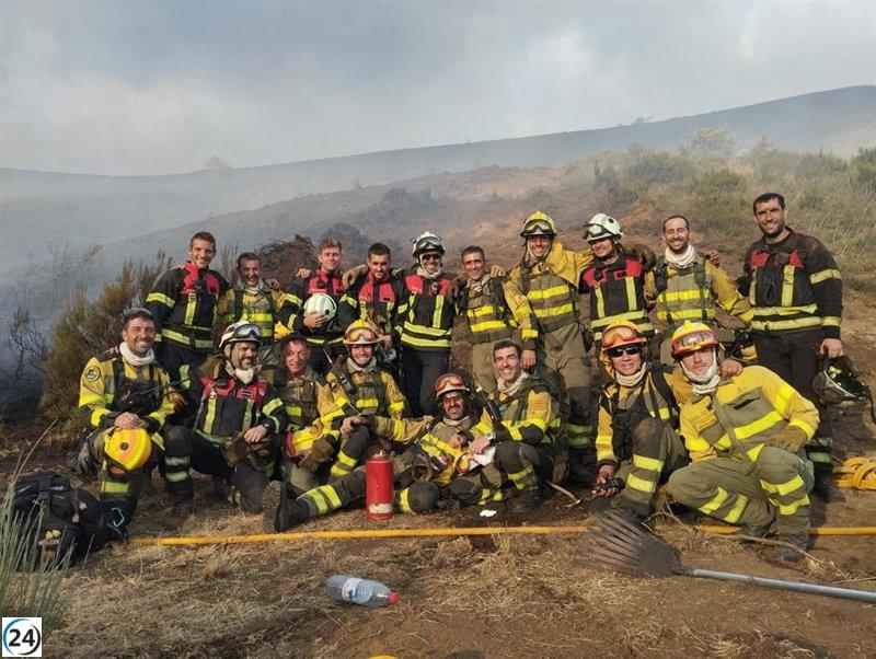 Veinticuatro bomberos navarros se unen a la lucha contra incendios en León.