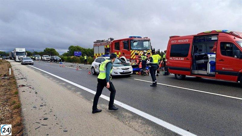 Trágico choque en la AP-15 en Olite deja una víctima mortal entre un coche y un camión.