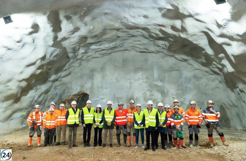 Santano destaca el avance en el túnel de La Catedral como esencial para la Alta Velocidad en Pamplona.