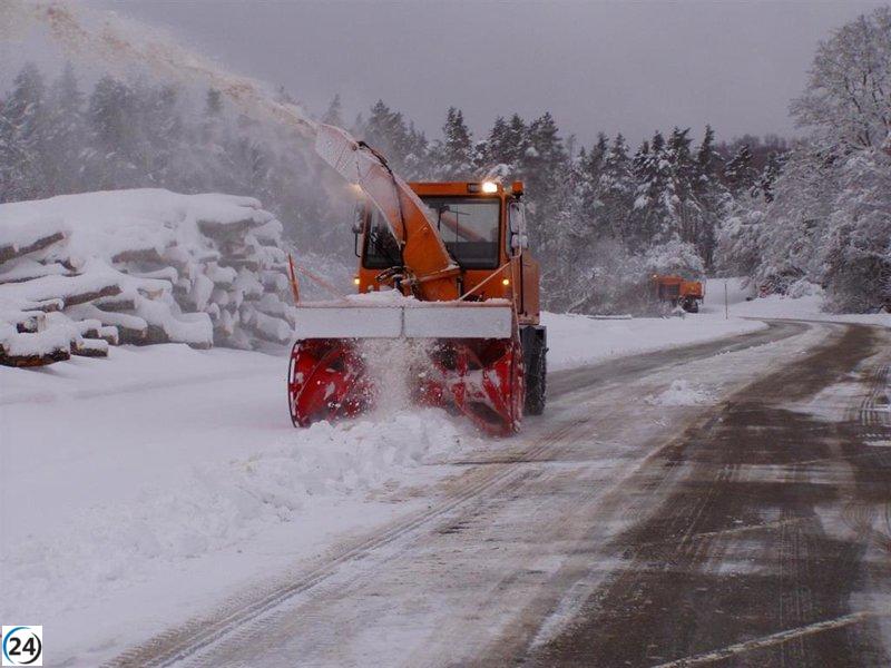 El Gobierno despliega 89 quitanieves ante la alerta de nevadas en el norte y centro de Navarra.