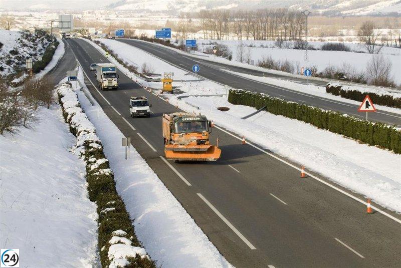 El Gobierno de Navarra despliega 56 quitanieves para asegurar la seguridad en las carreteras.