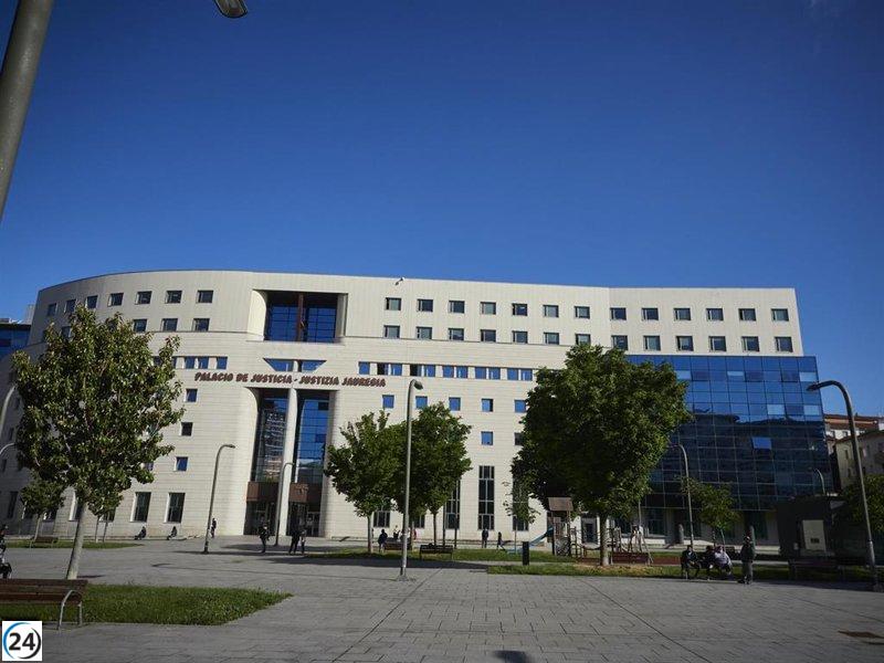 El TSJN exonera a un agente de policía de Pamplona por retener a dos menores tras un incidente.