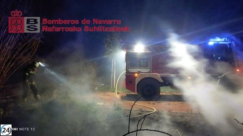 Bomberos apagan incendio forestal en Fitero.
