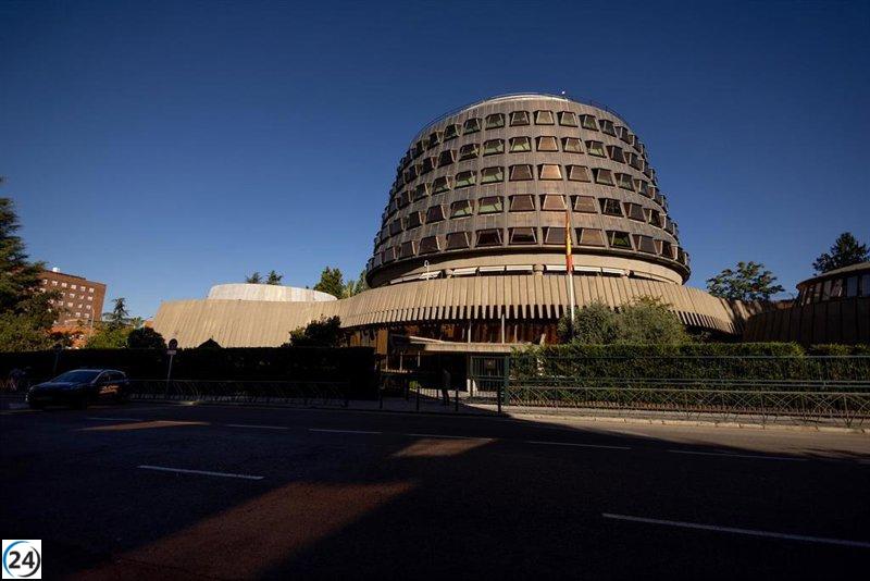 El Tribunal Constitucional acepta recursos del Estado sobre leyes navarras que impactan la contratación pública y las jubilaciones de bomberos.