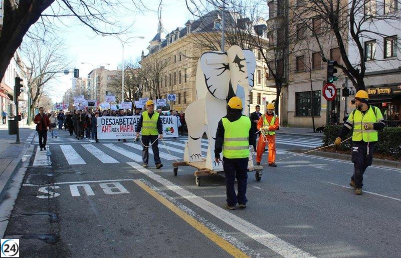 Protesta en Pamplona exige resistencia contra el poder empresarial del TAV.