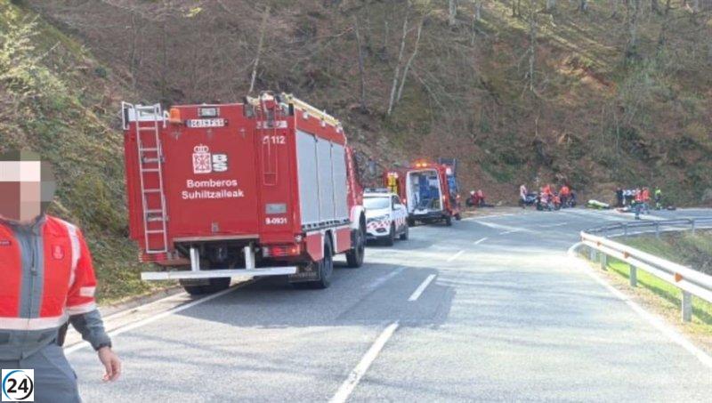 Moto francés choca contra señal de tráfico en Valcarlos y causa fallecimiento.