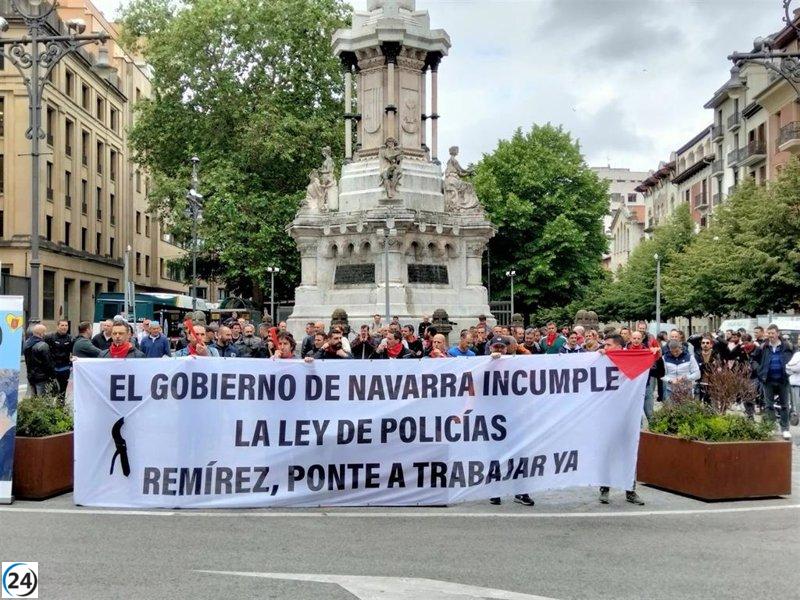 Agentes de la Policía Foral se manifiestan por la falta de reglamento para los Sanfermines.