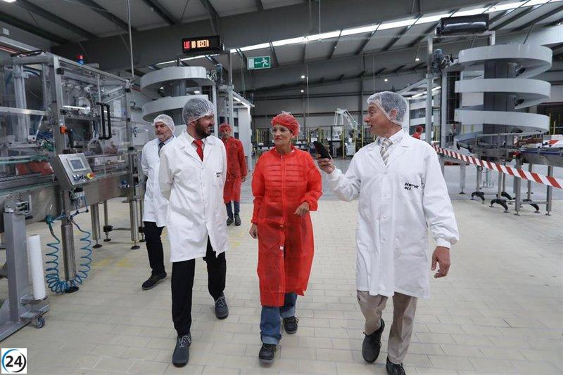 La líder progresista Chivite visita la empresa de bebidas sostenibles Natur All.