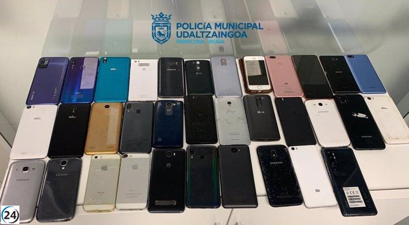 Detenido en la estación de tren de Pamplona un hombre con 34 móviles de origen desconocido.
