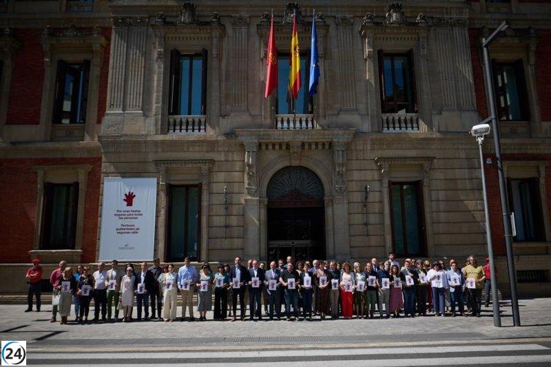 El Parlamento de Navarra se une contra la violencia de género tras el asesinato en Ermitagaña