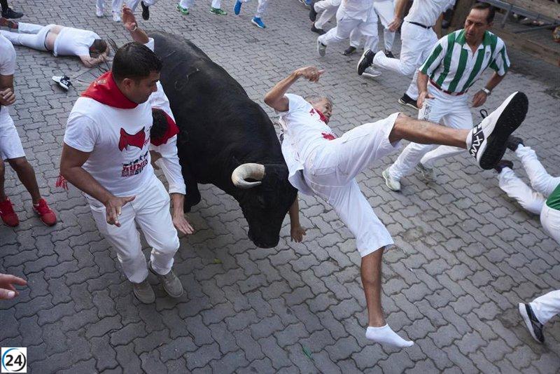 Hombre resulta herido por asta de toro en séptimo encierro con toros de Victoriano del Río