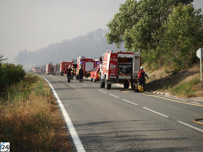 Bomberos evalúan intervención en incendio de Artajona desde el aire
