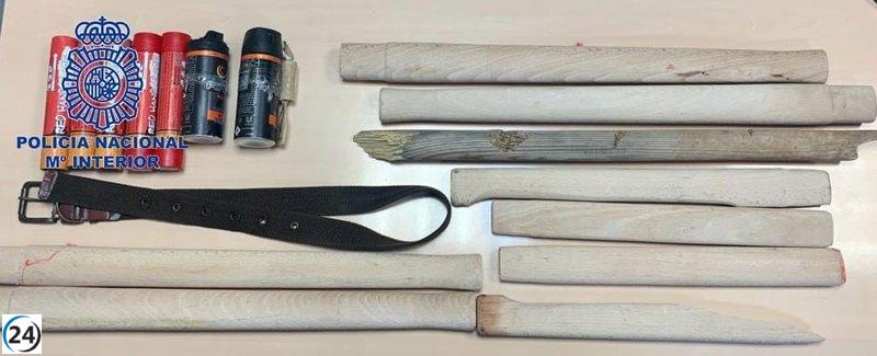 Dos individuos arrestados por posesión de artefactos explosivos caseros después de altercados entre aficionados de Sevilla y Osasuna.