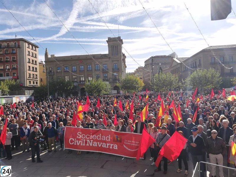 Multitud en Pamplona rechaza amnistía y referéndum, aboga por la reconciliación