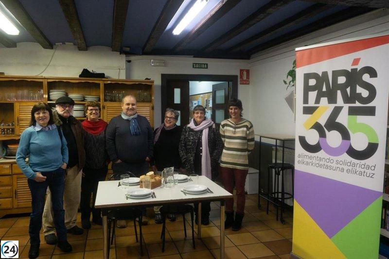 Jóvenes migrantes presentan un