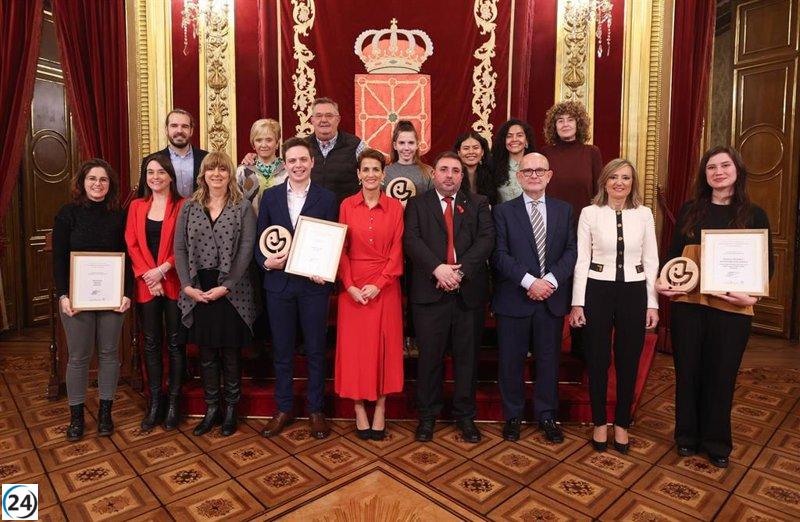 Javier Chivite resalta en la premiación de los Galardones de Juventud el papel crucial de los jóvenes en