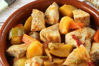 ¿Cómo preparar un buen marmitako a la navarra? Te lo explicamos en 5 pasos