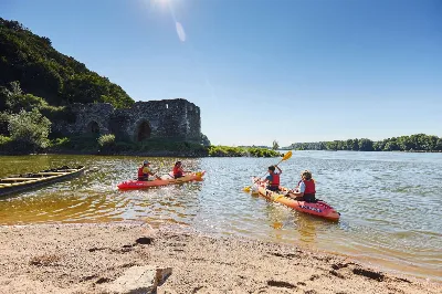 Actividades acuáticas en la Playa Fluvial Leráte