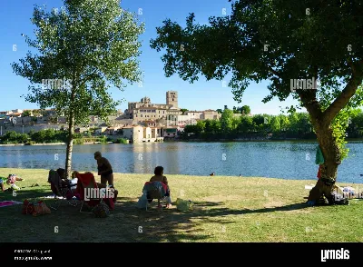 Un día de picnic en la Playa Fluvial Leráte