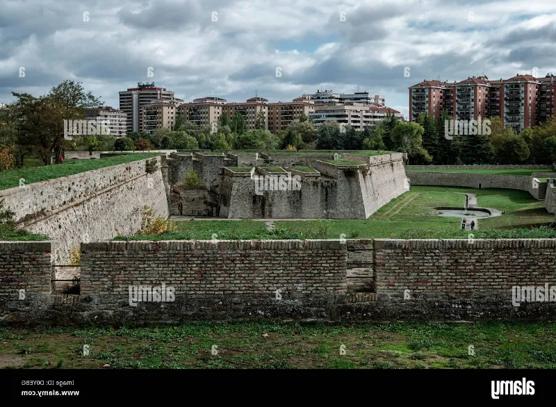 El foso de la Ciudadela de Pamplona