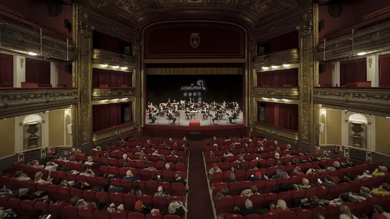 Disfruta de la música en vivo y los espectáculos en el Teatro Gayarre de Pamplona