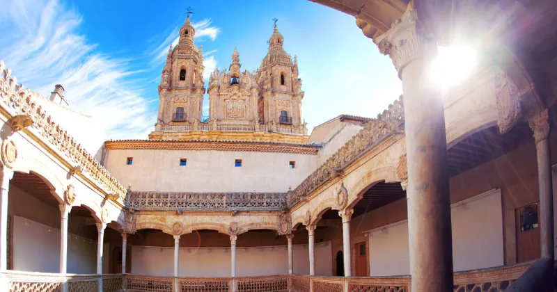 Una pizca de misticismo: la Catedral de Santa María de Pamplona te espera